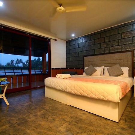 กรีน พาเลซ อยุรเวท รีสอร์ต Hotel Alappuzha ภายนอก รูปภาพ