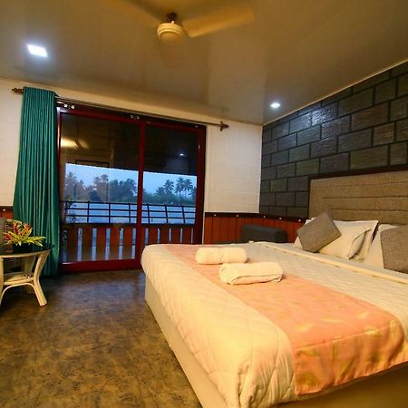 กรีน พาเลซ อยุรเวท รีสอร์ต Hotel Alappuzha ภายนอก รูปภาพ