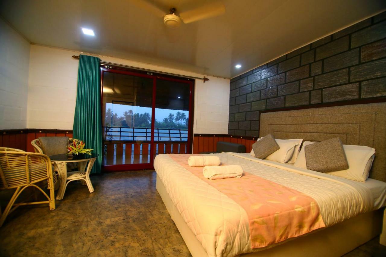 กรีน พาเลซ อยุรเวท รีสอร์ต Hotel Alappuzha ภายนอก รูปภาพ