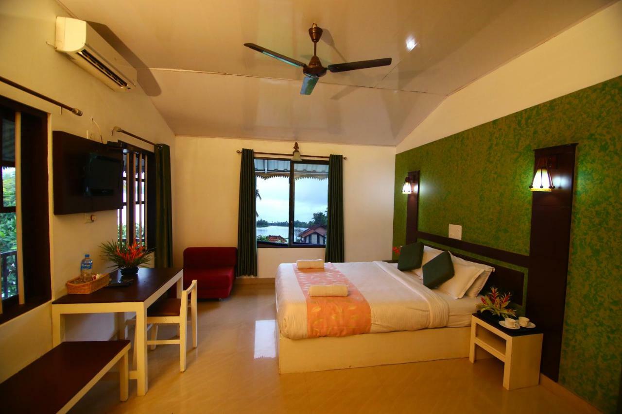 กรีน พาเลซ อยุรเวท รีสอร์ต Hotel Alappuzha ภายนอก รูปภาพ