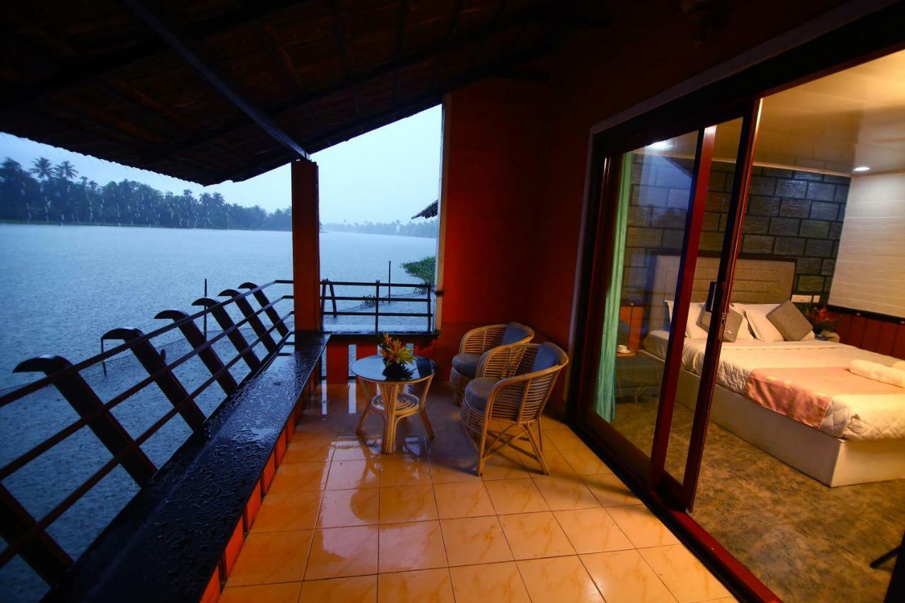 กรีน พาเลซ อยุรเวท รีสอร์ต Hotel Alappuzha ภายนอก รูปภาพ