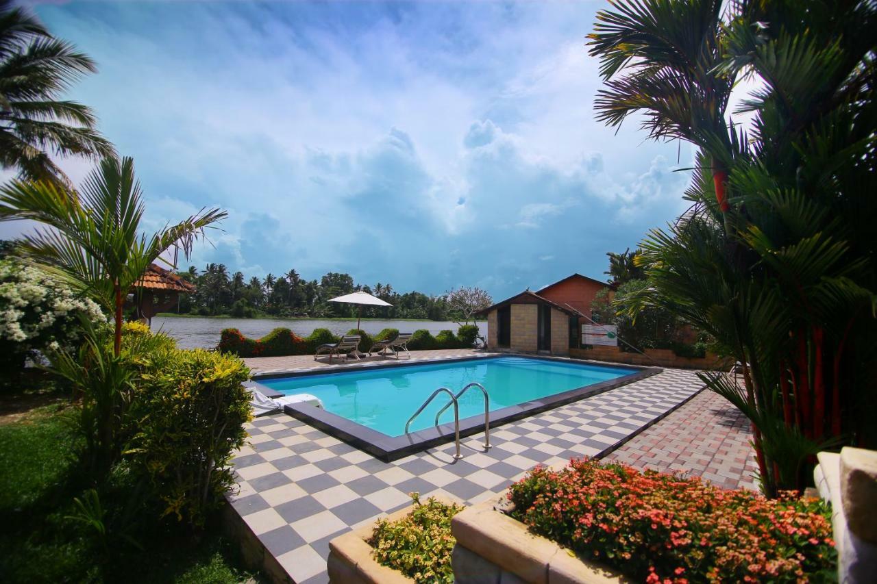 กรีน พาเลซ อยุรเวท รีสอร์ต Hotel Alappuzha ภายนอก รูปภาพ
