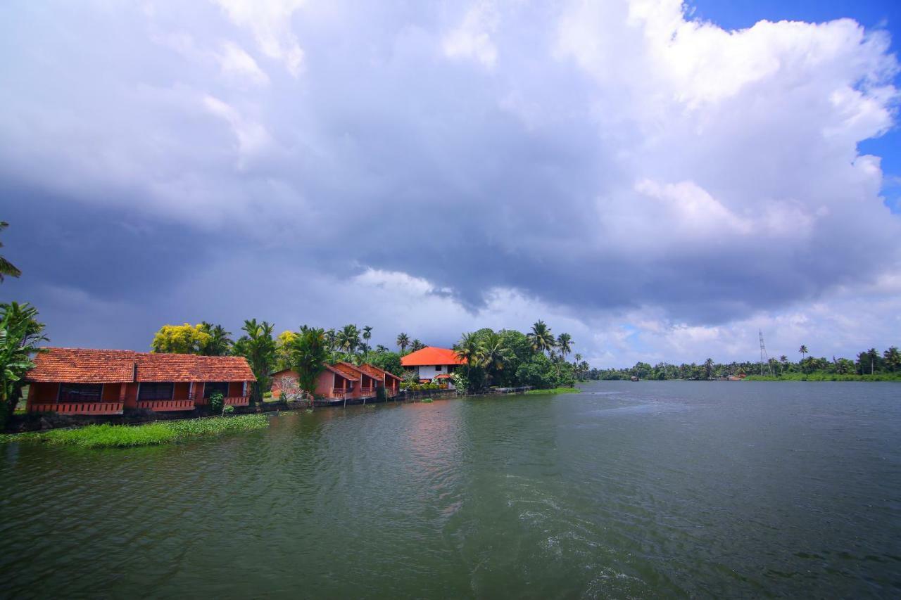 กรีน พาเลซ อยุรเวท รีสอร์ต Hotel Alappuzha ภายนอก รูปภาพ