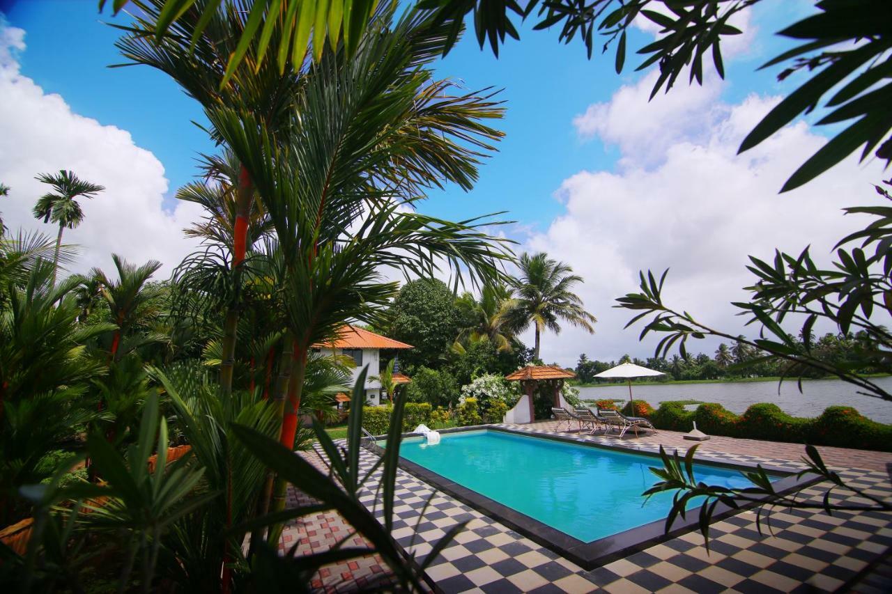 กรีน พาเลซ อยุรเวท รีสอร์ต Hotel Alappuzha ภายนอก รูปภาพ