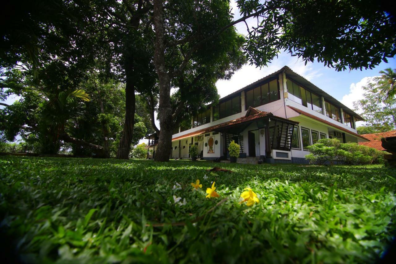กรีน พาเลซ อยุรเวท รีสอร์ต Hotel Alappuzha ภายนอก รูปภาพ