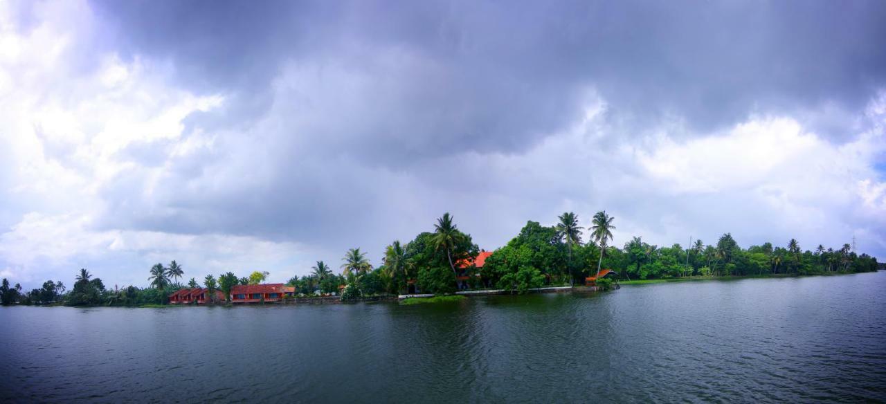 กรีน พาเลซ อยุรเวท รีสอร์ต Hotel Alappuzha ภายนอก รูปภาพ
