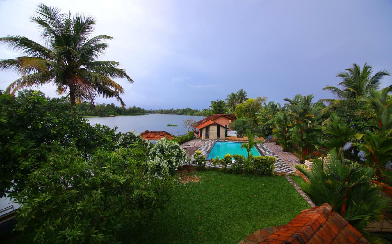 กรีน พาเลซ อยุรเวท รีสอร์ต Hotel Alappuzha ภายนอก รูปภาพ