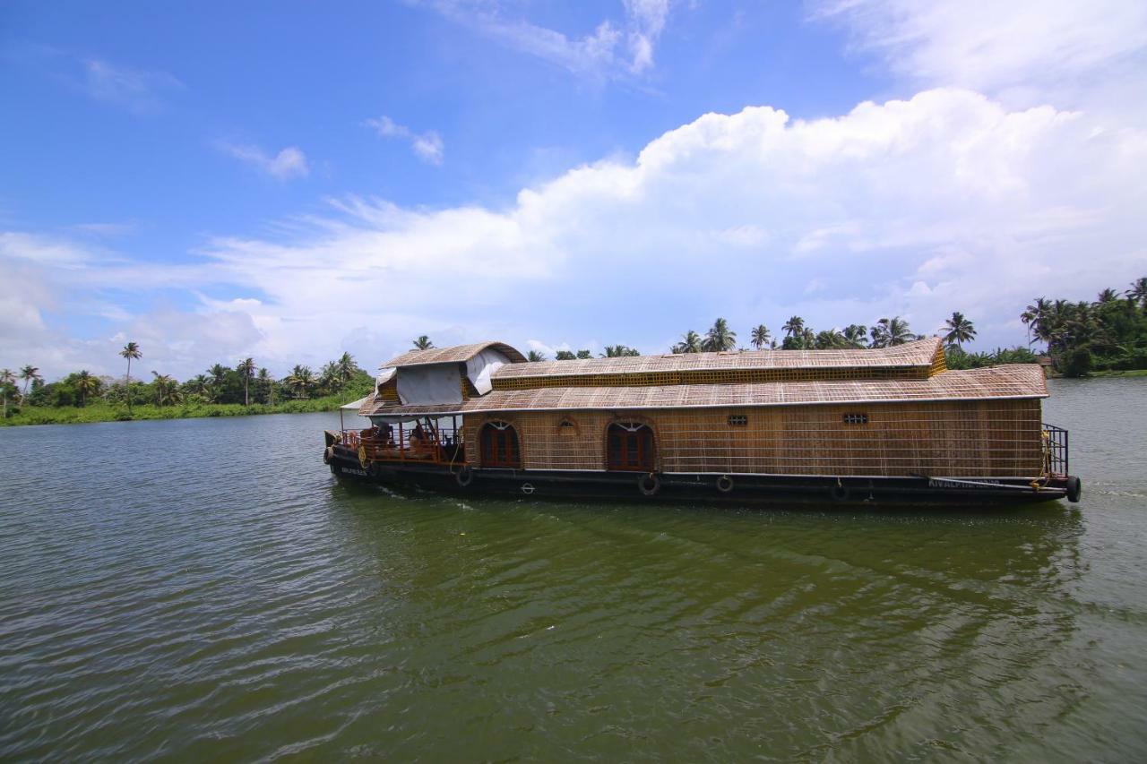 กรีน พาเลซ อยุรเวท รีสอร์ต Hotel Alappuzha ภายนอก รูปภาพ
